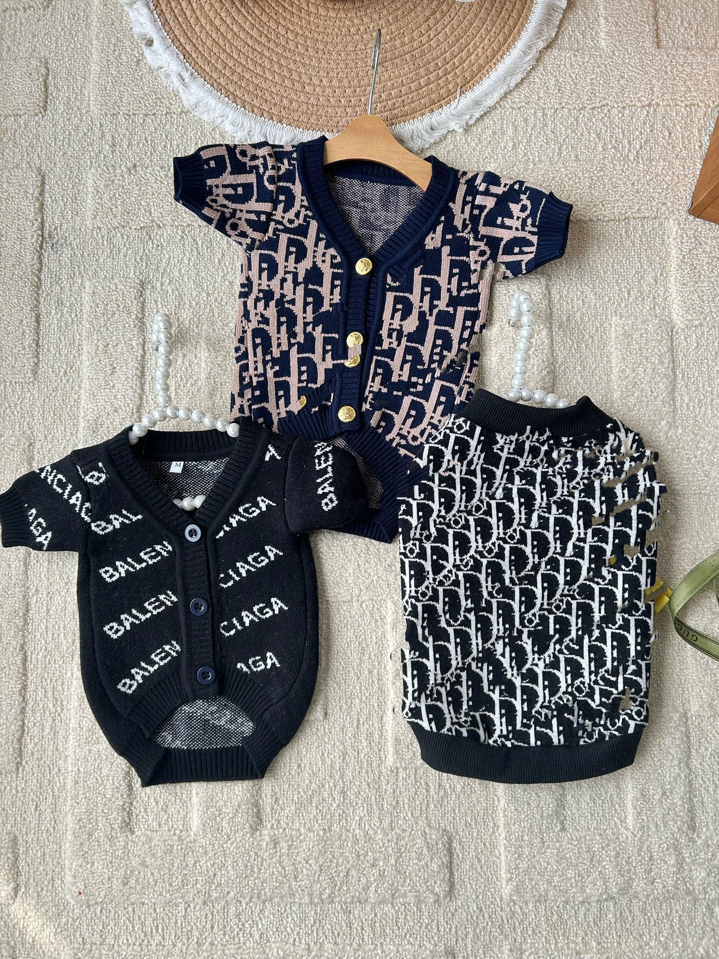 Customized link sweaters M size